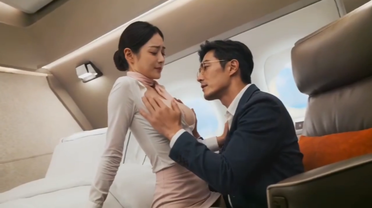 飞机上和空姐的性爱经历