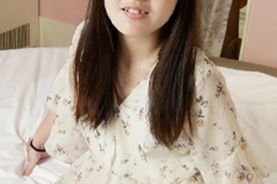 素人AV采访～毛茸茸萝莉连体少女的第一次AV登场～白川濑里奈