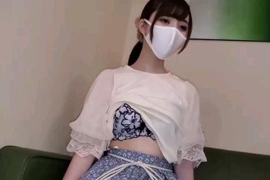 冷冰冰气质00后女神用大屌征服