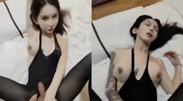 开档黑丝连体衣漂亮美妖 你要射了 没有 我要射了 自己撸着大牛牛被小哥哥操射了