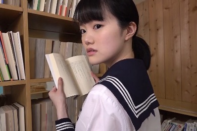 美人小萝莉学生制服激烈抽插潮喷