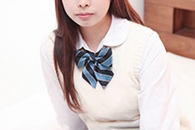 一名身着制服的女孩成为目标 卡诺埃里卡