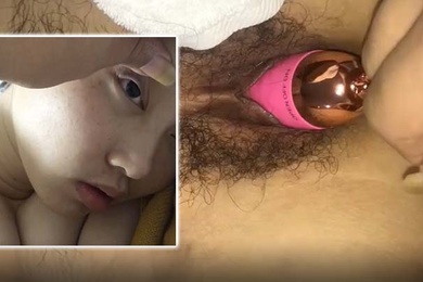 重磅福利年轻大胸小妹网聊约会男网友被套路扒光变成死猪玩无套内射中出